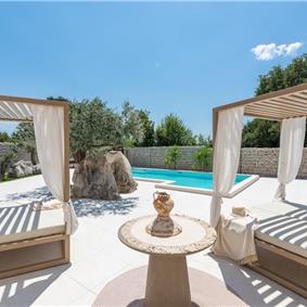 4 bedroom villa with indoor and outdoor pools in Galižana, Istria, sleeps up to 8